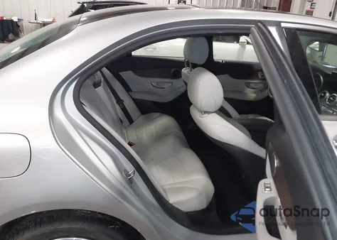 2018 Mercedes-Benz C 300 4Matic z USA, uszkodzony, nr VIN WDDWF4KB0JR393774